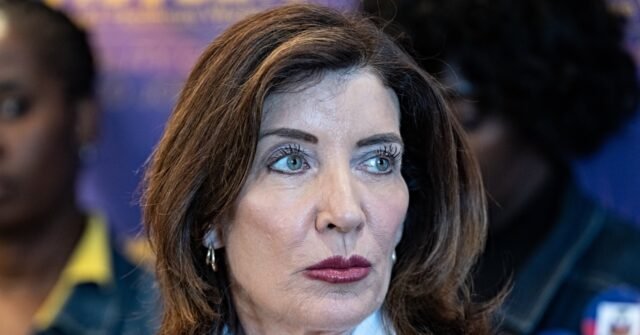 La gouverneure Kathy Hochul fait pression pour remplacer les contrôles des armes à feu ATF abrogés par les lois de New York
