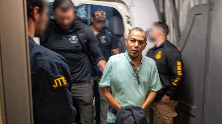 Le FBI arrête un fugitif présumé d'une fraude Medicare de 547 millions de dollars à l'étranger, troisième capture de la liste des « fraudeurs les plus recherchés »