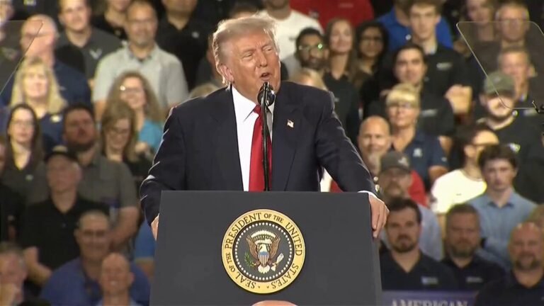 .@POTUS : "Pendant des décennies, on nous a dit qu'il était totalement impossible de ramener l'industrie…