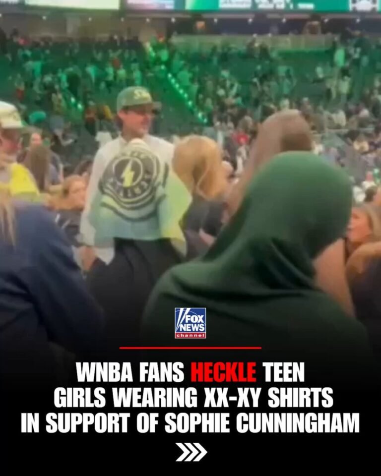 "Sécurité : sortez les poubelles." C'est ce qu'un fan du Seattle Storm a entendu crier aux fans…
