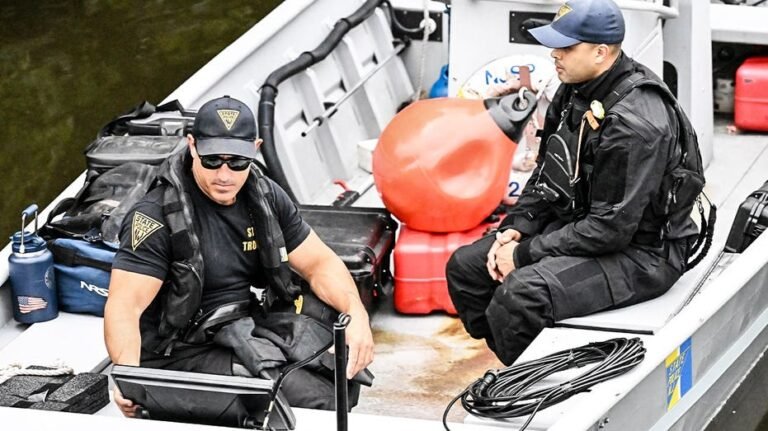 Le corps d'un garçon de 10 ans a été retiré de la rivière du New Jersey alors que les sauveteurs recherchent sa sœur