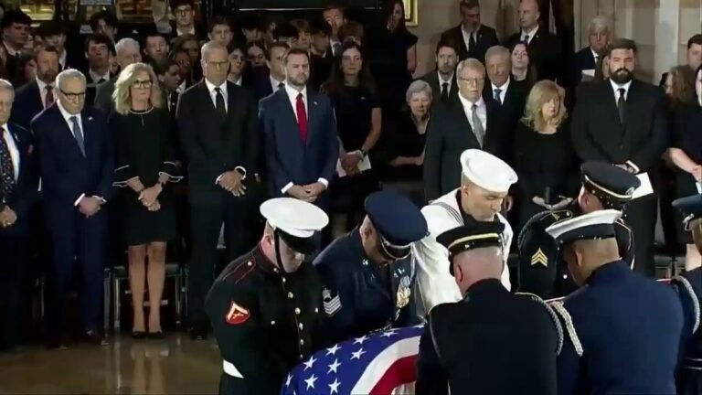 Le vice-président Vance assiste au service commémoratif du sénateur Lindsey Graham au Capitole des États-Unis.