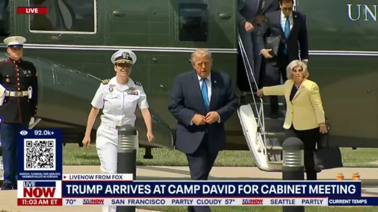MAINTENANT – Trump arrive à Camp David pour une réunion du Cabinet.
