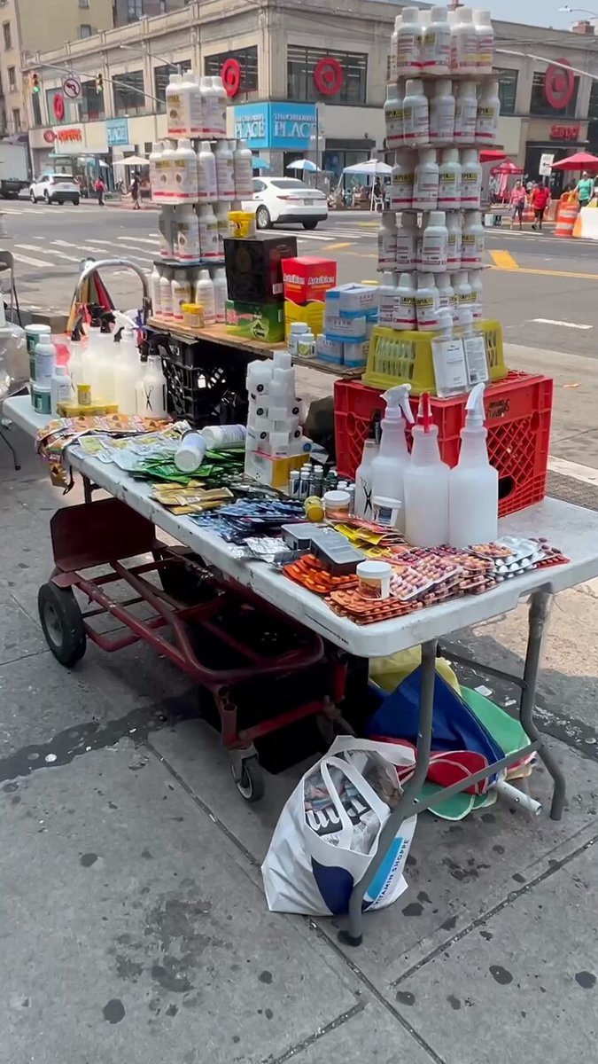 Un tronçon d'un demi-mile de Washington Heights est devenu un marché de drogues illégales en plein air,…