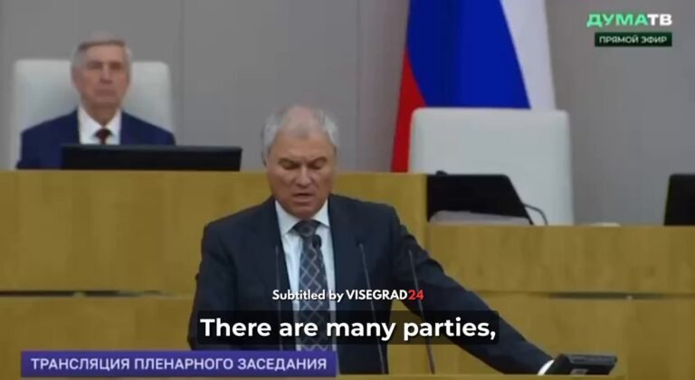 "Russie ! Poutine ! Victoire !" : le président du parlement russe Viatcheslav Volodine a scandé ce slogan…