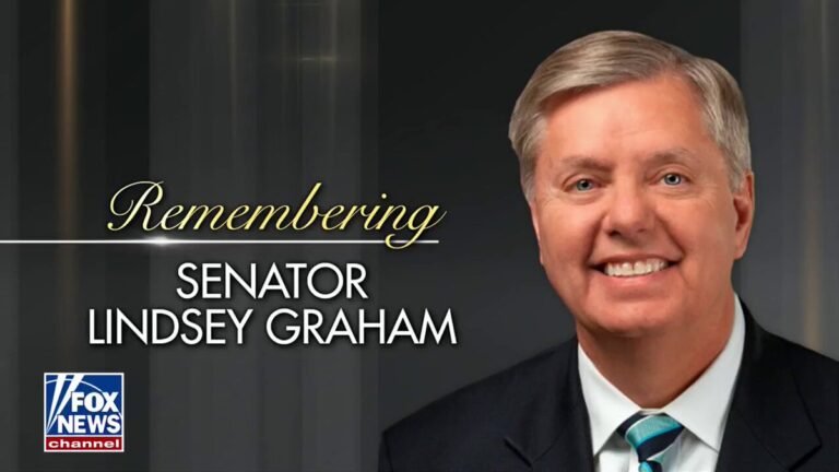 Le cortège du regretté sénateur Lindsey Graham arrive au Capitole des États-Unis alors que Washington…