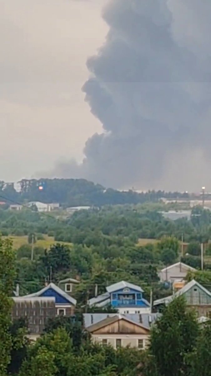 L'Ukraine a frappé une raffinerie de pétrole et un centre logistique à Riazan.