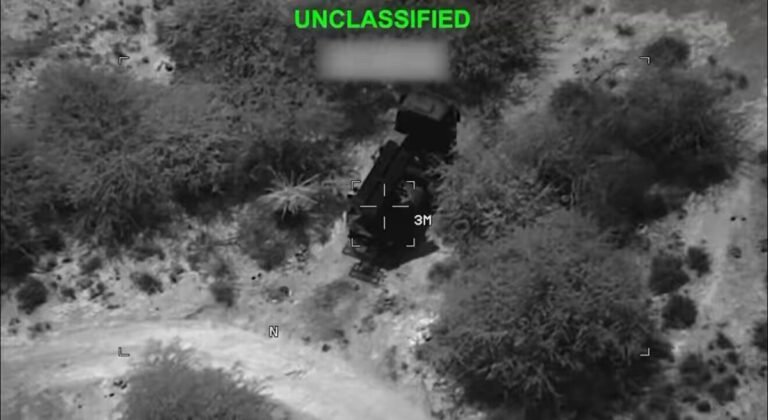 Des images récemment publiées montrant les forces américaines bombardant des cibles iraniennes pour la 13e…
