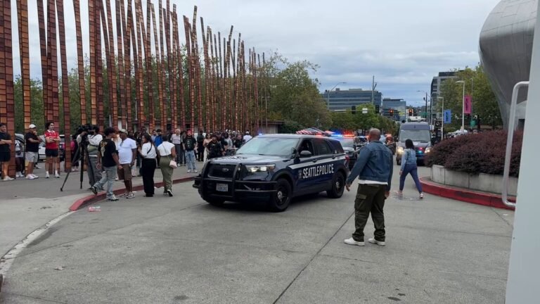 Plusieurs victimes après une fusillade sur le lieu d'un événement au Seattle Center, dans l'État de…