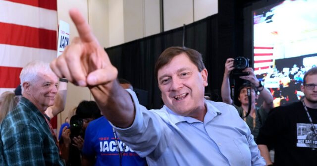 Rapport : Troy Jackson, démocrate du Maine, et son partenaire de longue date sont des cousins ​​germains avec 2 enfants