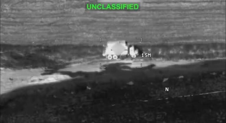 Le CENTCOM affirme avoir frappé des dizaines de cibles lors d'une « forte vague » de frappes aériennes sur…