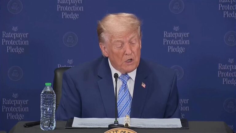 .@POTUS : "Depuis que j'ai présenté ce plan il y a quelques mois à peine, plus de 220 services publics,…