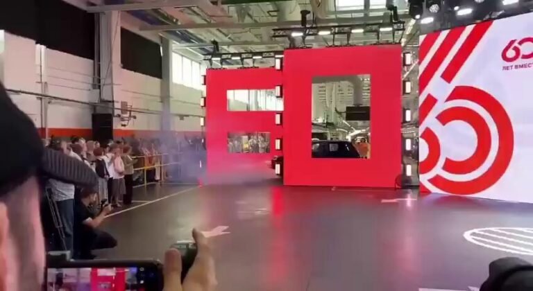 Nouvelles de l'industrie automobile russe : Lada a présenté ce qu'ils appellent « la mise à niveau la plus…