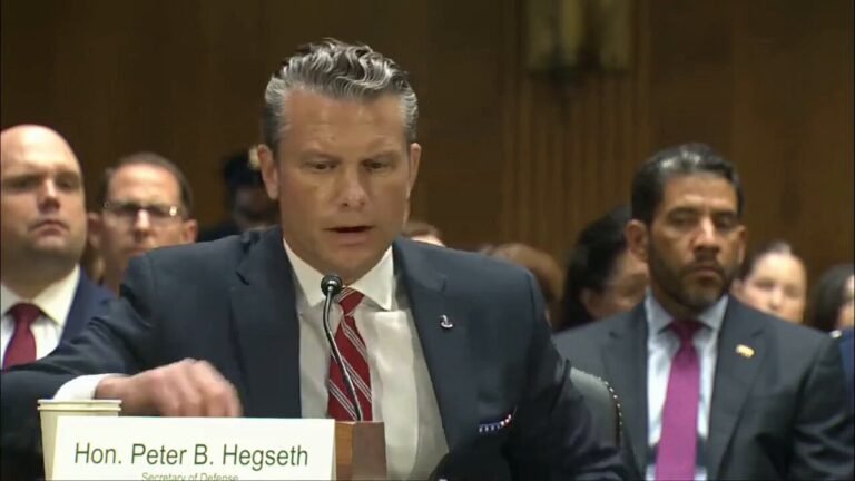 .@SecWar : « Le président Trump a déclaré que nous ne menions plus de guerres stupides comme [l'Irak et…
