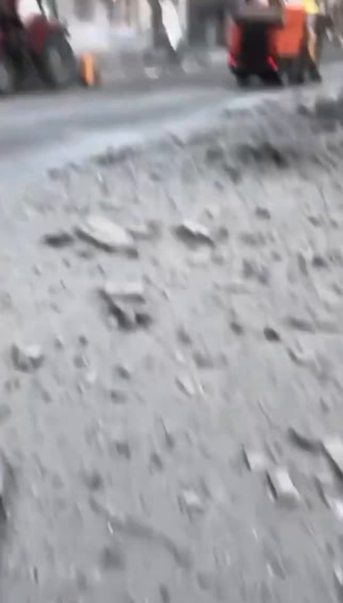 Graves dégâts dans le quartier de Lukyanivka à Kiev, où un passage souterrain pour piétons, une station de…
