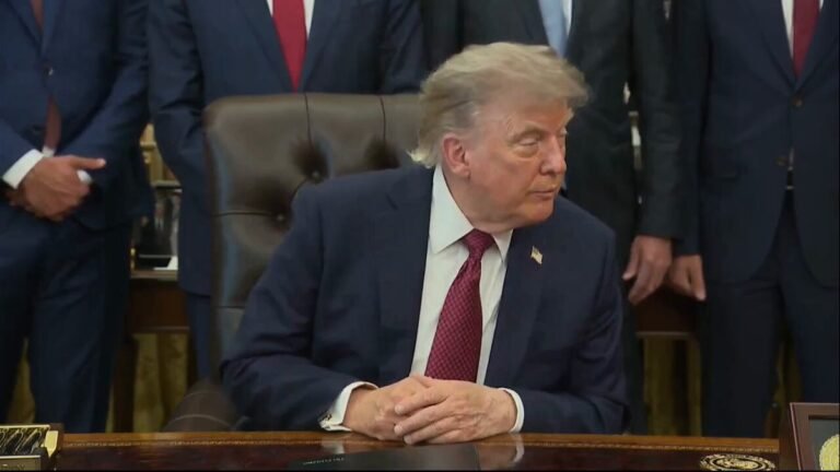 "Avez-vous pris une décision concernant les 'grèves majeures'...?" @POTUS : "Non, je ne l'ai pas fait.