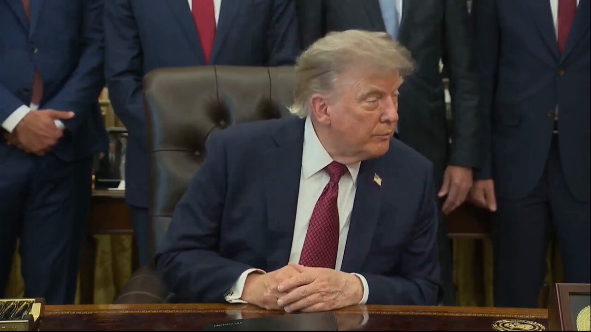 "Avez-vous pris une décision concernant les 'grèves majeures'...?" @POTUS : "Non, je ne l'ai pas fait.