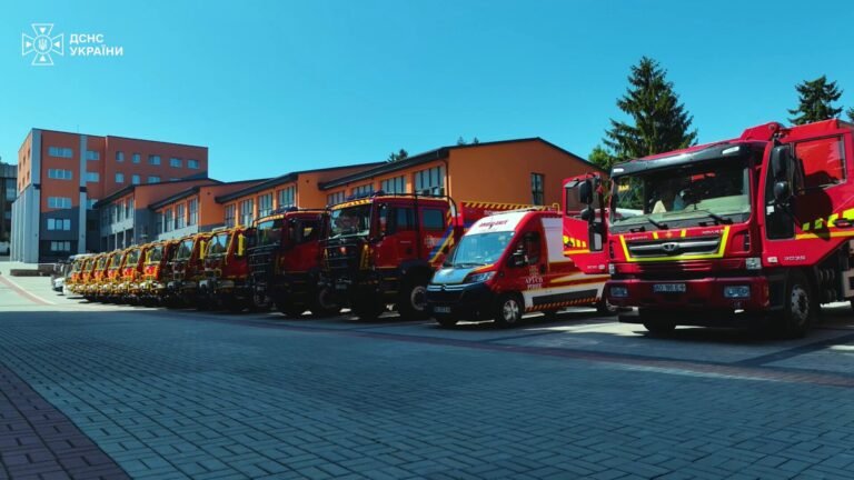 Les pompiers ukrainiens se rendent en France pour aider à lutter contre les énormes incendies de forêt qui…