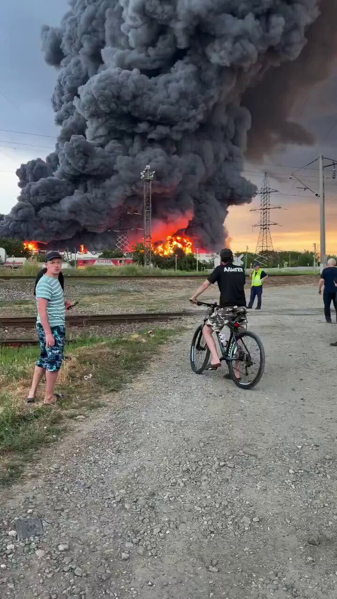 Des images d'incendies dans les entrepôts de Wildberries à Krasnodar et Nevinnomyssk sont apparues en ligne.