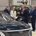 Le président Trump a pris place dans une nouvelle Cadillac lors de sa visite aux installations de General…