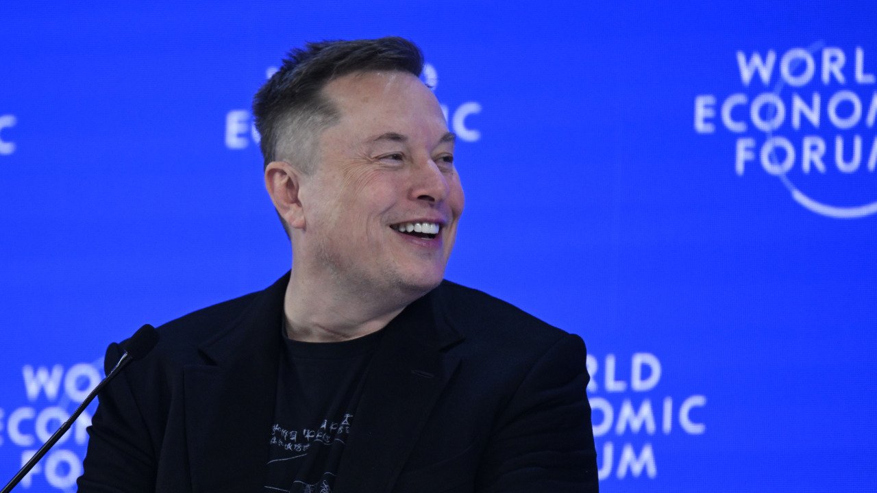 Elon Musk se qualifie d’« ancien trillionnaire » alors que des milliards disparaissent au milieu du crash de Tesla et SpaceX. Pourquoi les riches se moquent des pertes