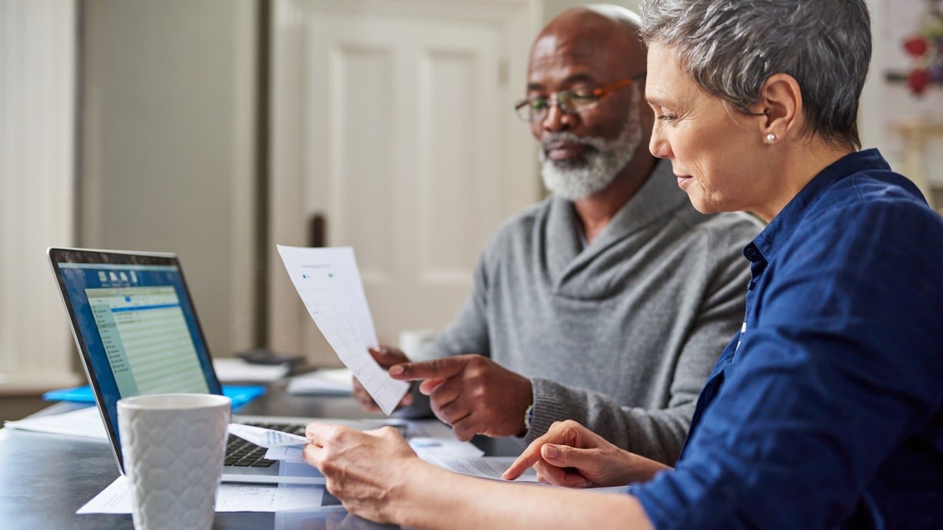 Le plan de conversion Roth 401(k) de 600 000 $ d'une personne de 63 ans permet d'économiser des dizaines de milliers de dollars en impôts avant que les RMD n'atteignent