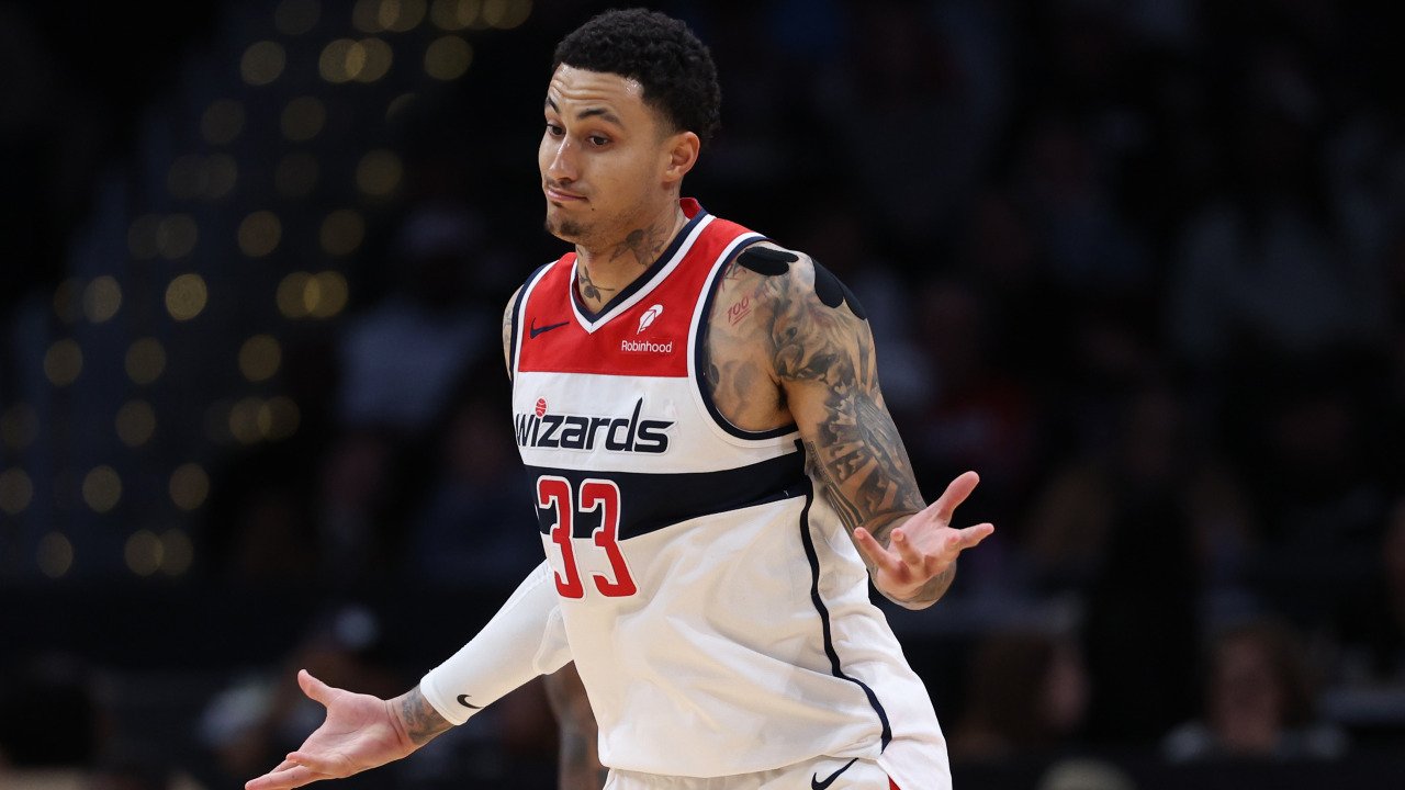 Le champion de la NBA Kyle Kuzma interpelle les riches athlètes qui disent que 40 millions de dollars ne sont rien après impôts : « Personne ne vous a dit de vivre comme un roi. »