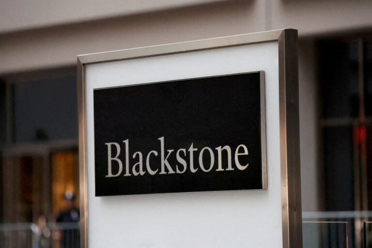 Le PDG de Blackstone, Stephen Schwarzman, déclare que l'entreprise est « consciente » de « l'exubérance excessive » en matière d'IA