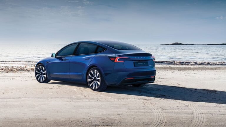 Alors qu'Elon Musk promet l'avenir, les actions Tesla glissent dans le passé