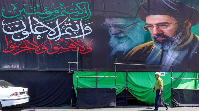 Les discussions sur un changement de régime iranien refont surface alors que Trump déclare que Téhéran « veut se rencontrer » au milieu des frappes américaines