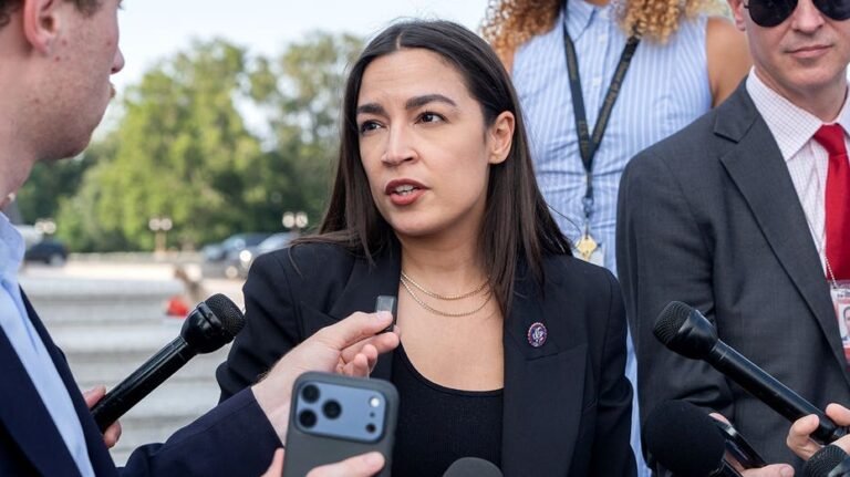 REGARDER: AOC n'exclura pas une candidature à la Maison Blanche après qu'un sondage nomme le premier choix de ses démocrates pour 2028