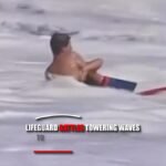 Un sauveteur s'est précipité dans des vagues imposantes pour sauver un nageur qui se débattait dans les…