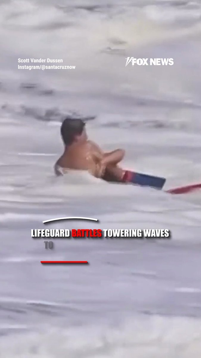 Un sauveteur s'est précipité dans des vagues imposantes pour sauver un nageur qui se débattait dans les…