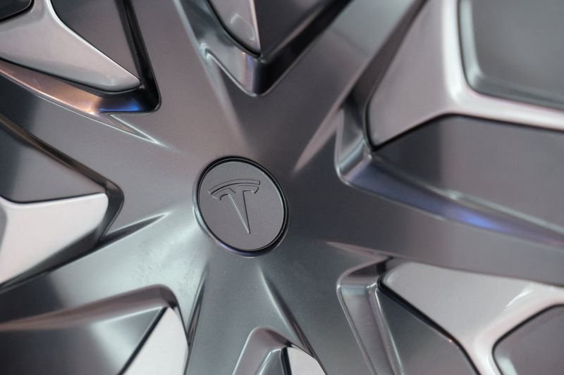 Tesla dépense de l'argent pour tester la confiance des investisseurs dans les paris sur l'IA