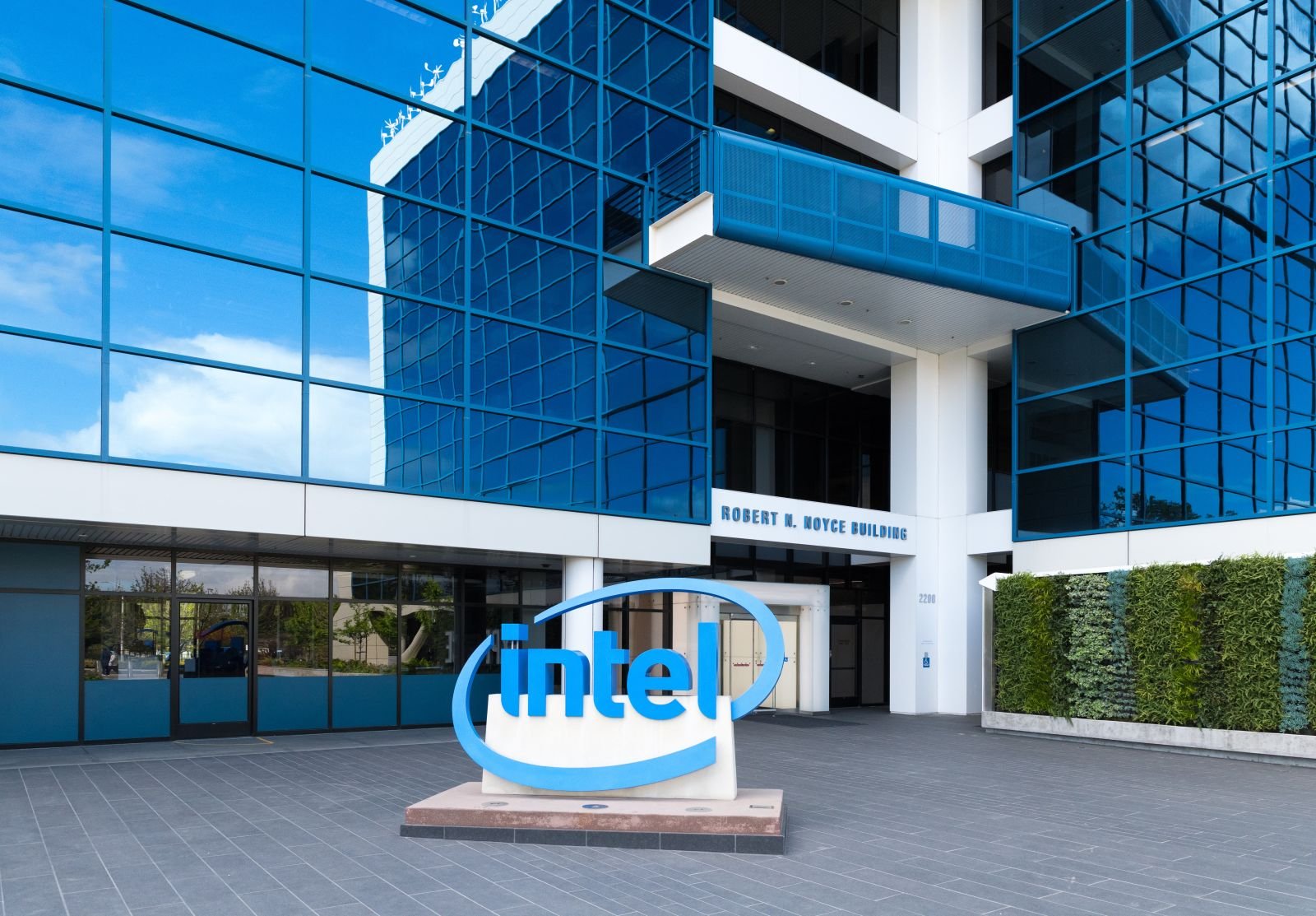 Les actions Intel sont en baisse, mais les primes de vente sont élevées - Les vendeurs à découvert adorent les rendements élevés