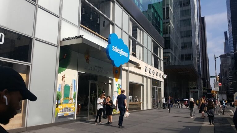 Le pari Agentforce de Salesforce en a fait le pire interprète du Dow Jones. Le marché réagit-il de manière excessive ?