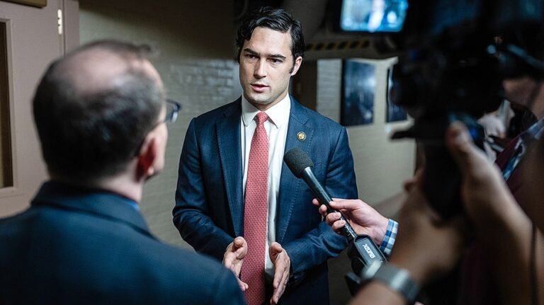Le nouveau brandon du GOP devient viral en ciblant les politiques DEI « totalement intellectuellement indéfendables »