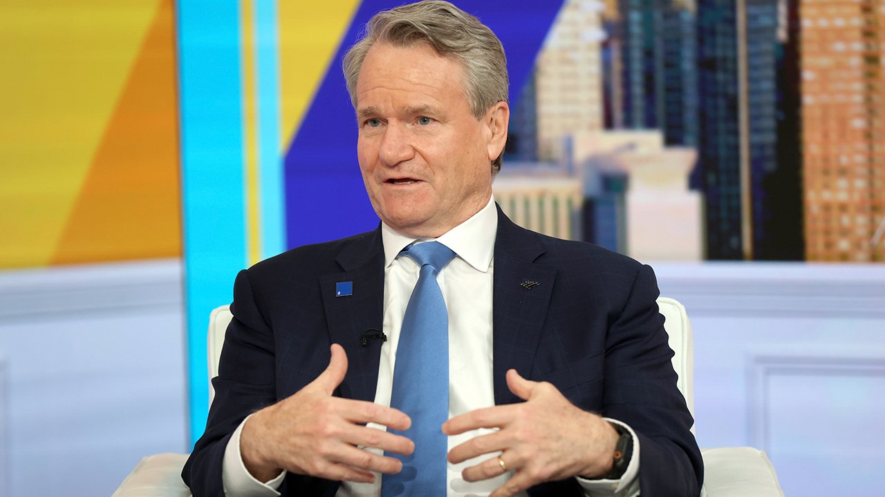 Le PDG de BofA, Brian Moynihan, rejette les craintes de récession malgré les prévisions les plus bellicistes de la Fed à Wall Street.
