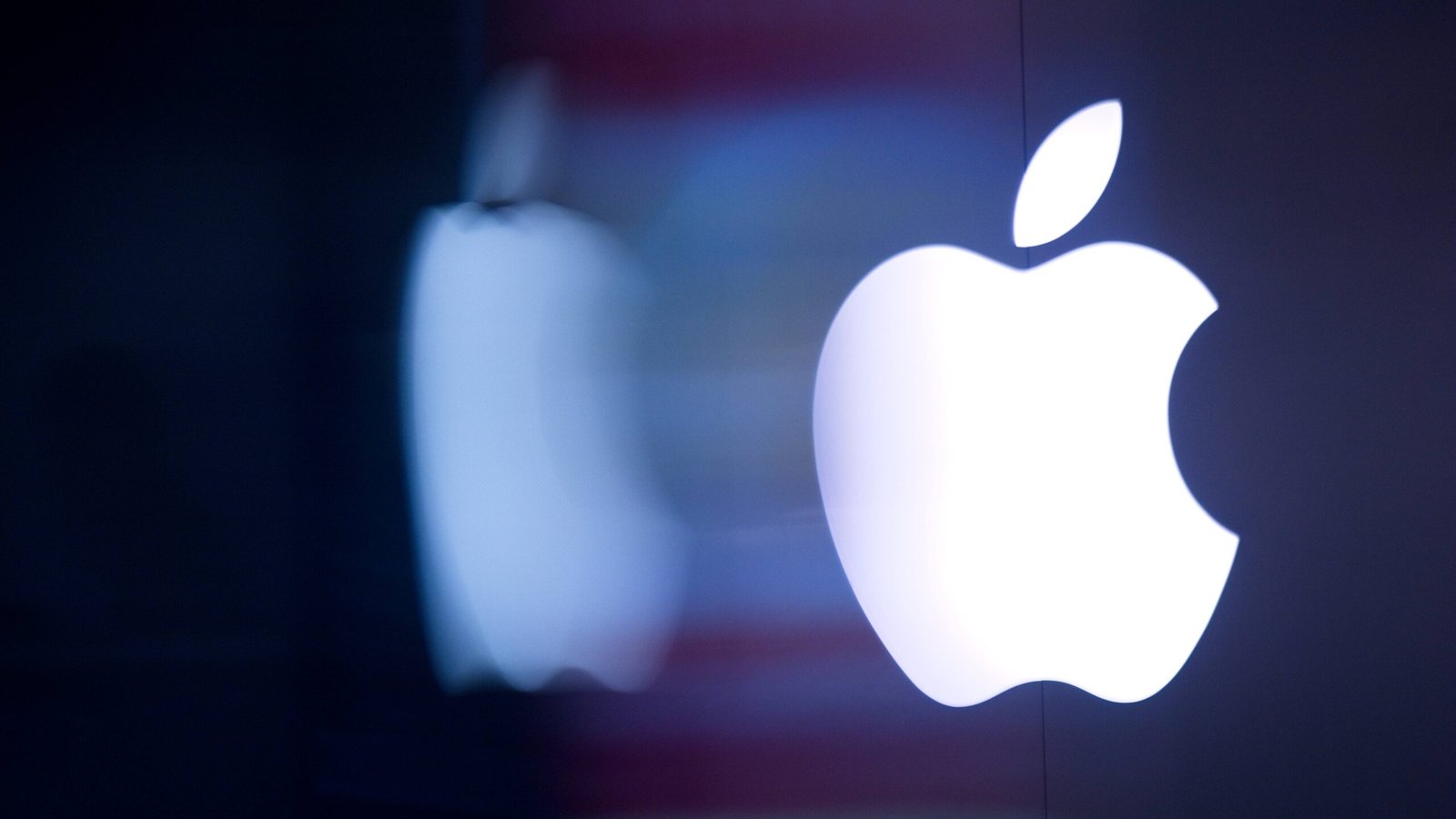 L'action Apple chute en raison de faibles prévisions de revenus alors que le PDG Tim Cook signale « l'impact croissant » du manque de mémoire