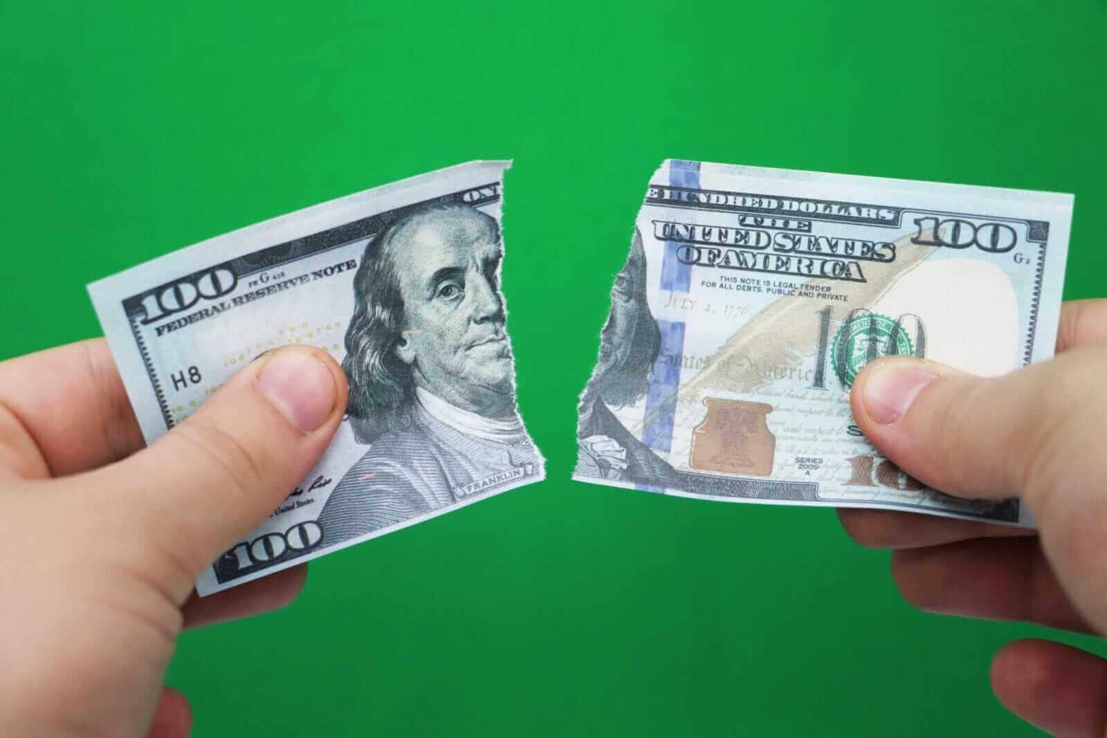 Le dollar chute alors que le FOMC maintient les taux d’intérêt inchangés