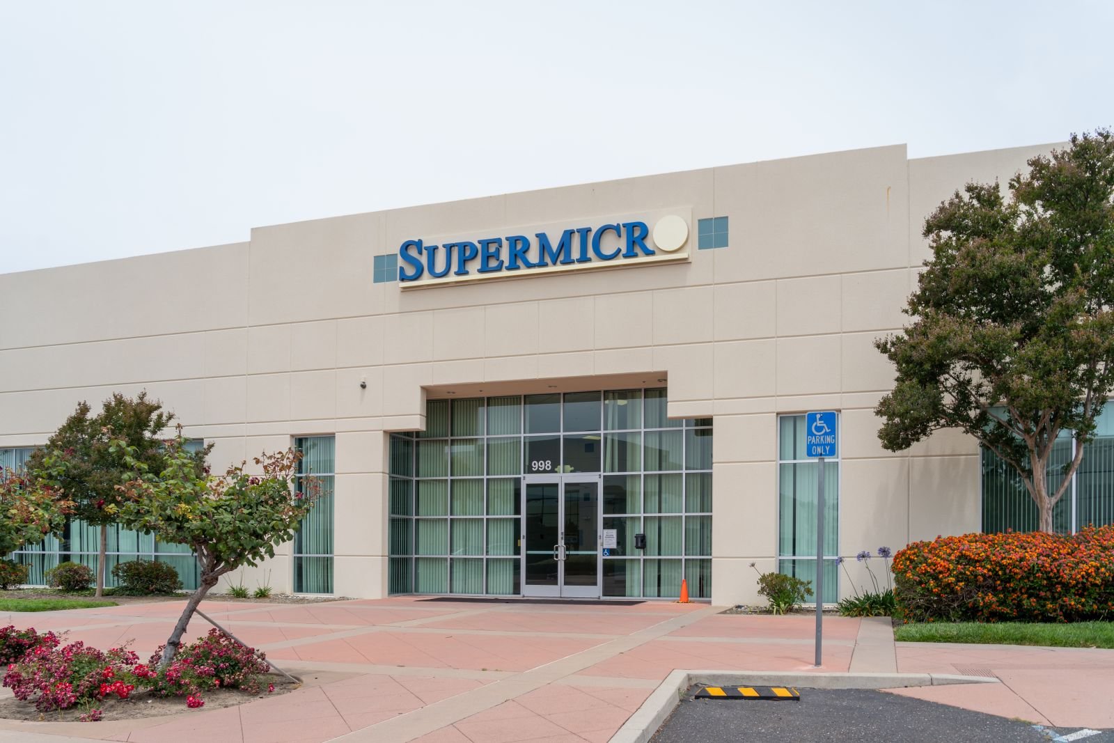 Super Micro Stock apparaît sur les prévisions optimistes du quatrième trimestre. 2 raisons de rester optimiste.