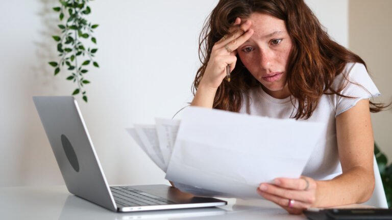 Si vous dites toujours « oui » à ces 5 choses cruciales, vous êtes probablement fauché (peu importe combien d’argent vous gagnez)