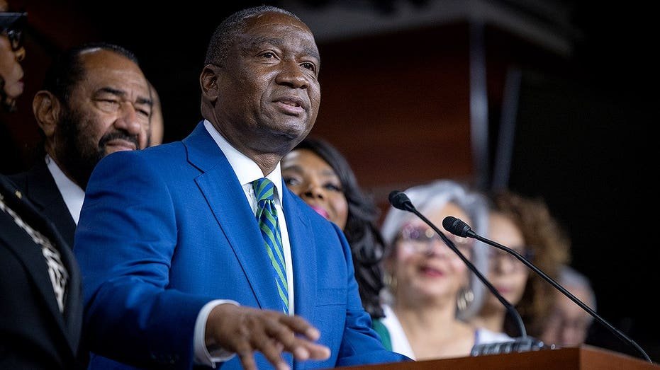 « Jumping ship » : House Dem trouve une stratégie de sortie après que la décision SCOTUS ait transféré l'avantage au GOP