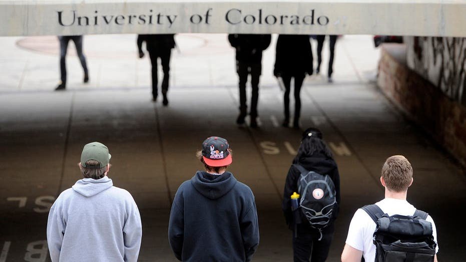 Le ministère de la Justice poursuit le Colorado pour frais de scolarité et aide financière aux immigrants illégaux