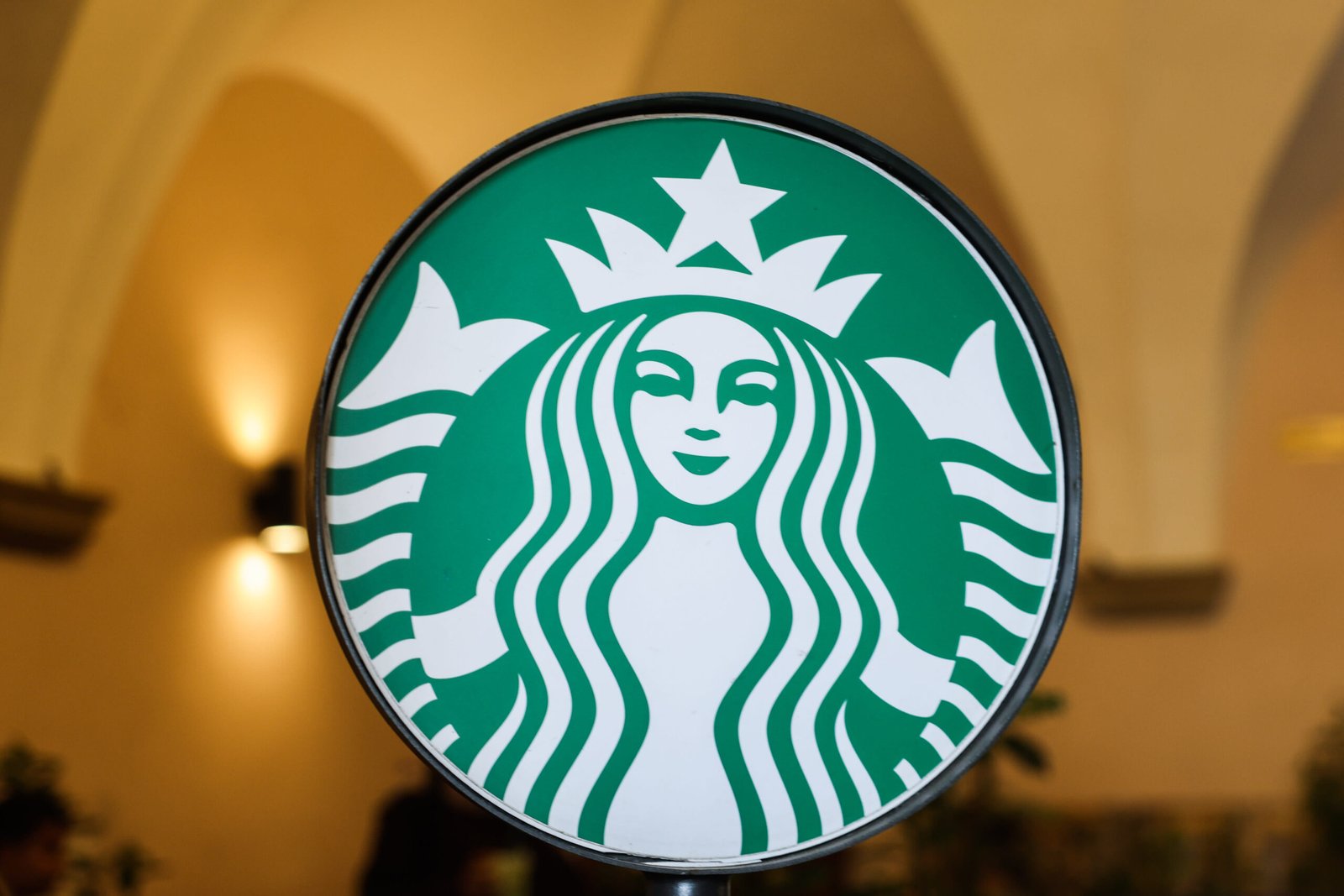 L'action Starbucks apparaît alors que les efforts visant à relancer la « troisième place » portent leurs fruits et les perspectives pour 2026 s'améliorent