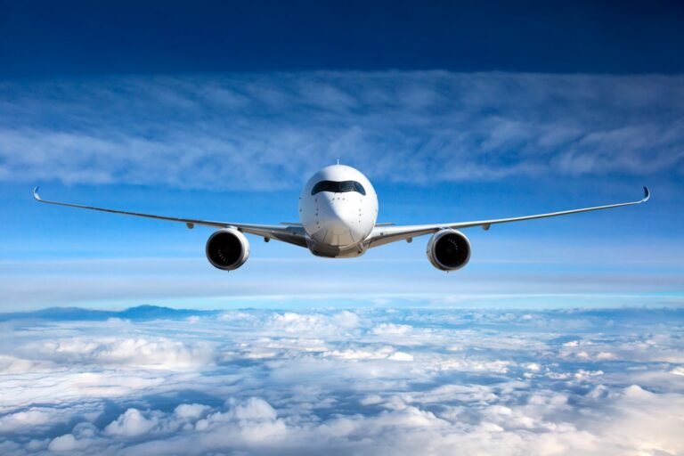 American Airlines a réduit ses prévisions pour l'année entière. Le titre a augmenté de 6,8 % le lendemain.