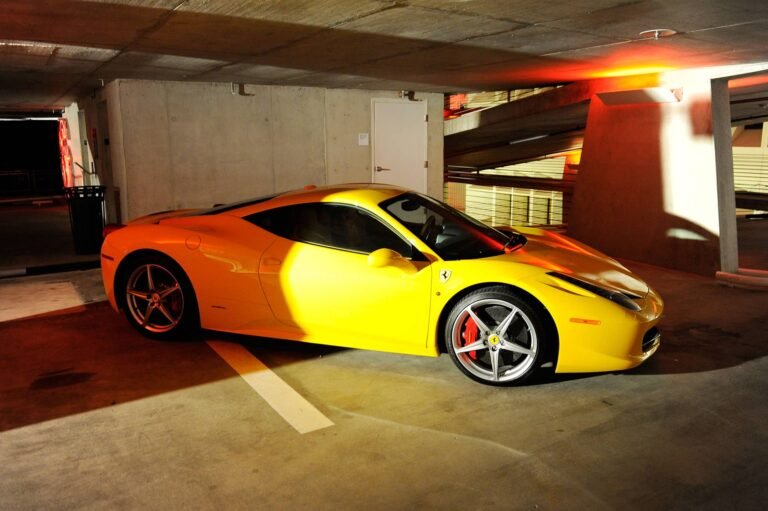 Un influenceur vend 2 Ferrari pour acheter du Bitcoin
