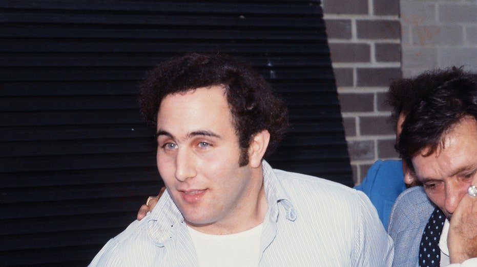 "Le fils de Sam" Berkowitz ne "fait pas confiance aux médias", 50 ans après avoir terrorisé la ville avec des lettres aux journaux