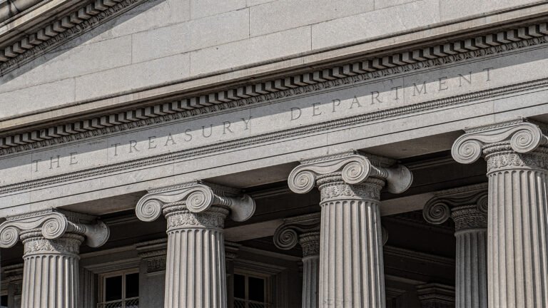 Les rendements du Trésor continuent d'augmenter alors que Wall Street dénonce le « choc de crédibilité de l'inflation » de la Fed
