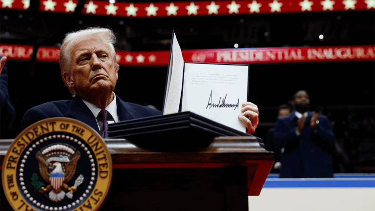 Trump ordonne des panneaux à l'extérieur du musée Smithsonian au milieu d'une dispute sur sa représentation de l'histoire américaine
